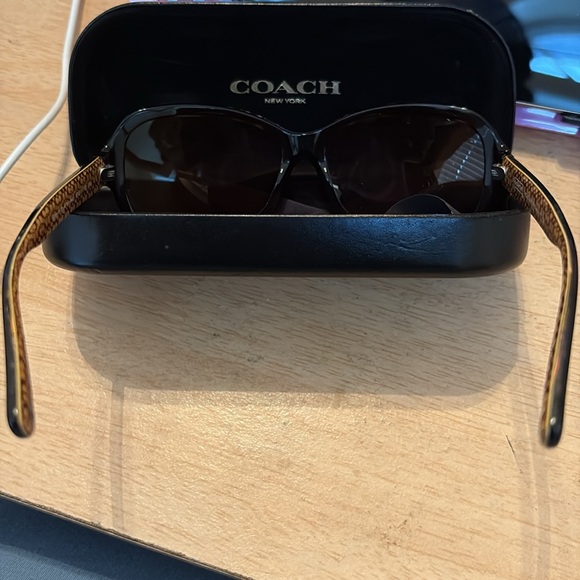 Coach Sunglasses with Case and Micro Cleaning Cloth EUC - Picture 5 of 9